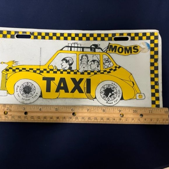 VTG 1980 Mom's Aluminum Taxi License Fashion Novelty Car Tag Plate 6"x12" - Picture 4 of 8